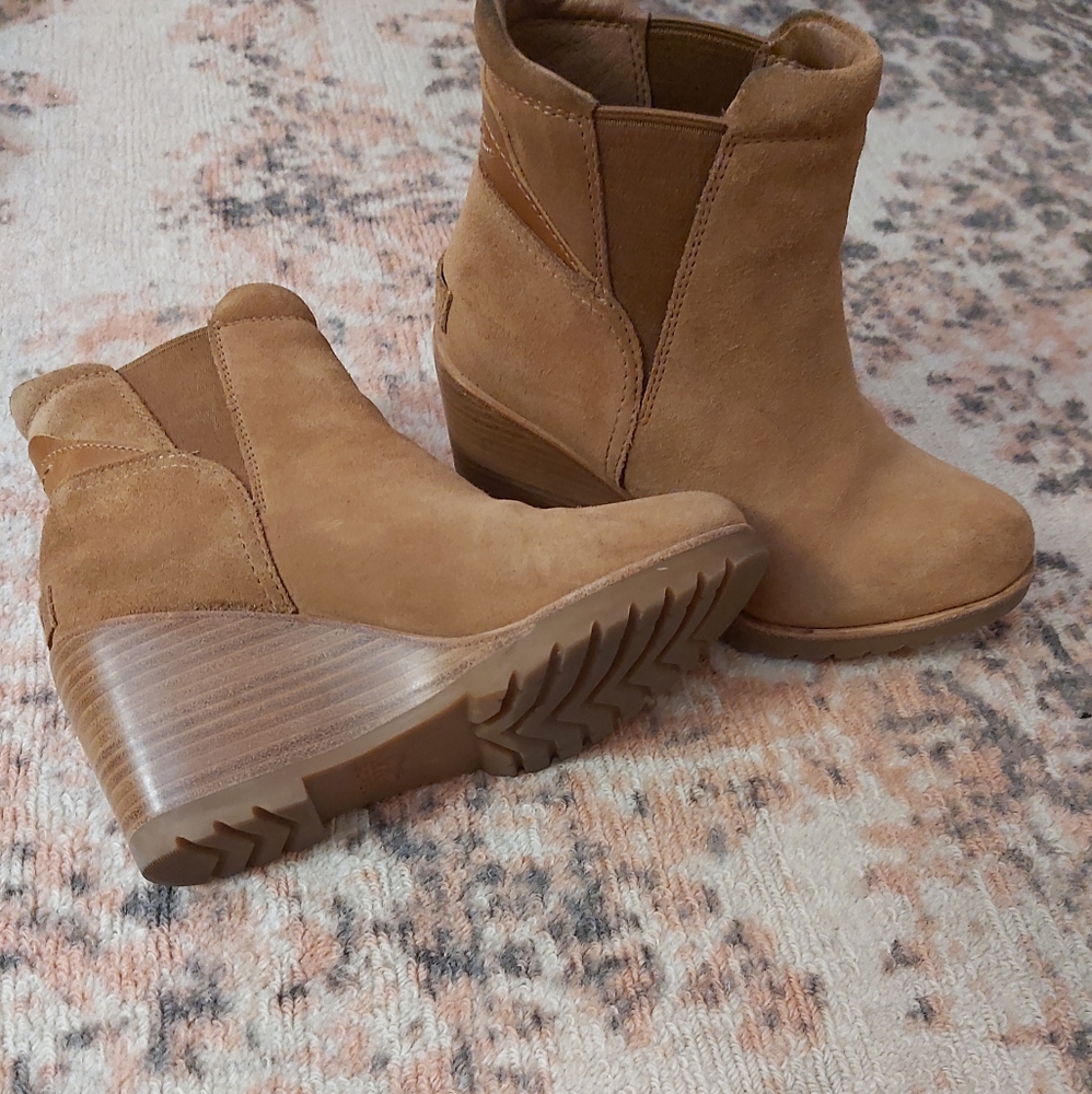 Sorel wedge boots